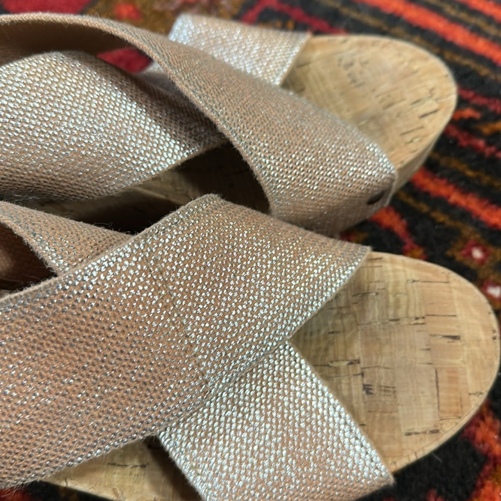EUC Lucky Brand Stylish Women's Silver/Peach Sandals 9 - Picture 7 of 7